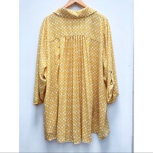 XHILARATION Classic oversized Art Deco pattern.